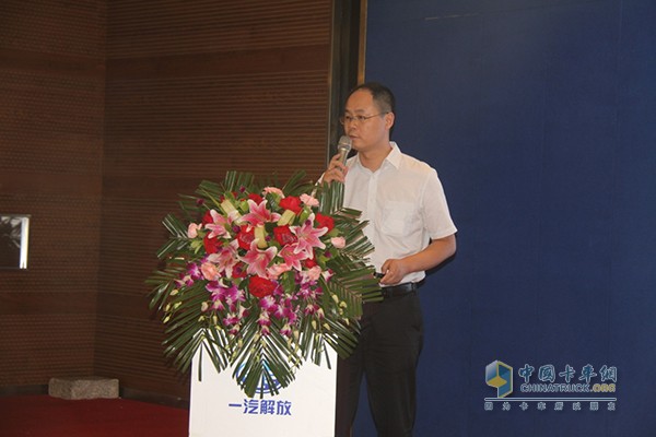 一汽解放汽車有限公司商用車開發院高級主任師黃功平先生做國六柴油產品講解